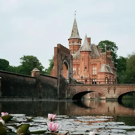 Castle Ten Berghe Chateau Bed and breakfast
